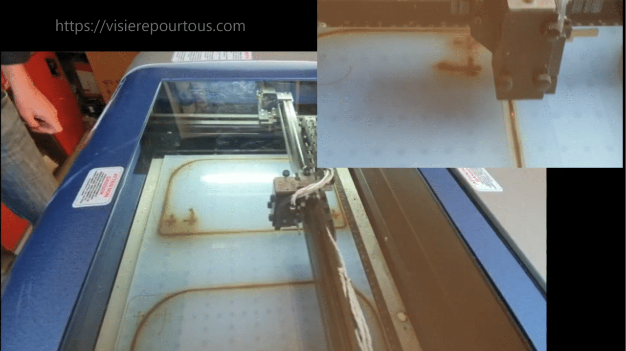 Films montrant la découpe d'une visière plastique pour protéger du covid
